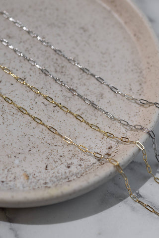 The Sis Kiss - Mini Paperclip Chain Necklace | Threader Charm Necklace  : 16" + 2"