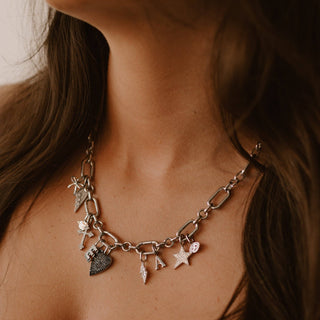 The Sis Kiss - Collectors Charm Necklace