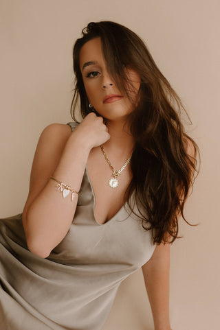 The Sis Kiss - Keepsake Chain Necklace | Charm Necklace Gold