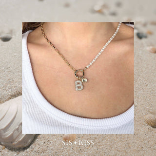 The Sis Kiss - Pearl and Paperclip Chain Charm Necklace: Gold
