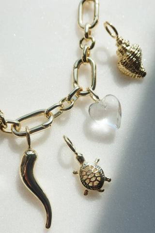 The Sis Kiss - Bermuda Conch Shell Charm 