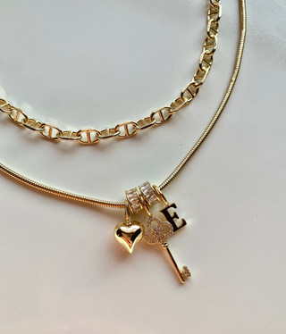 The Sis Kiss - Kensington Key Charm