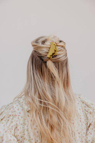 KAXI - KAXI SCALLOPED MINI HOLD EVERYTHING CLAW: BUTTER YELLOW
