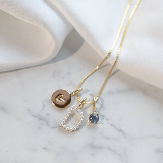The Sis Kiss - Pearl Initial Gold Charm
