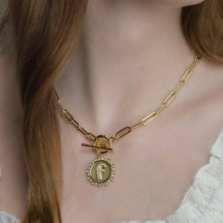 The Sis Kiss - Keepsake Chain Necklace | Charm Necklace Gold