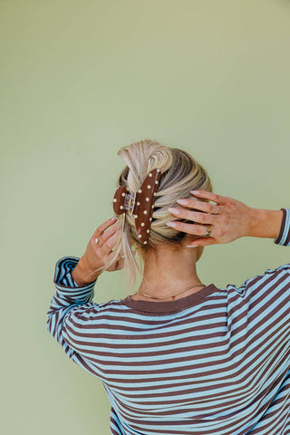 KAXI - STRIPED OVERSIZED CLAWS: BROWN AND CREAM STRIPED