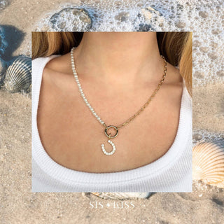 The Sis Kiss - Pearl and Paperclip Chain Charm Necklace: Gold