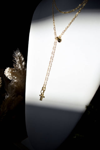 The Sis Kiss - Mini Hope Cross Charm: Gold