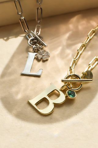 The Sis Kiss - All-American Initial Charm: Gold