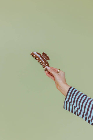 KAXI - STRIPED OVERSIZED CLAWS: BROWN AND CREAM STRIPED