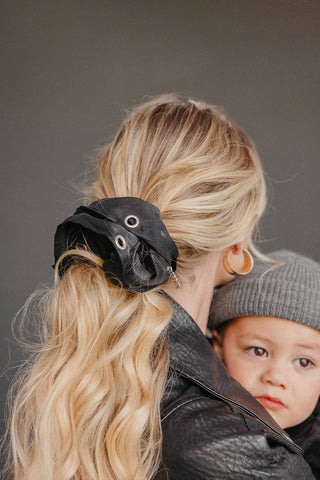 KAXI - HOT MOM GROMMET SCRUNCHIE