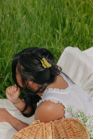 KAXI - KAXI SCALLOPED MINI HOLD EVERYTHING CLAW: BUTTER YELLOW