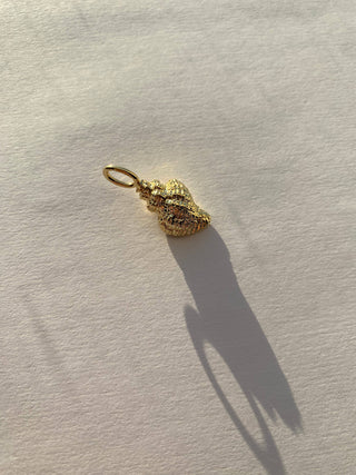 The Sis Kiss - Bermuda Conch Shell Charm 