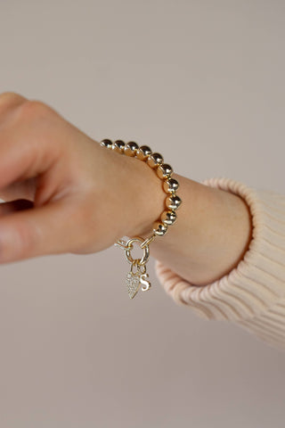 The Sis Kiss - Solid Initial Charm Gold