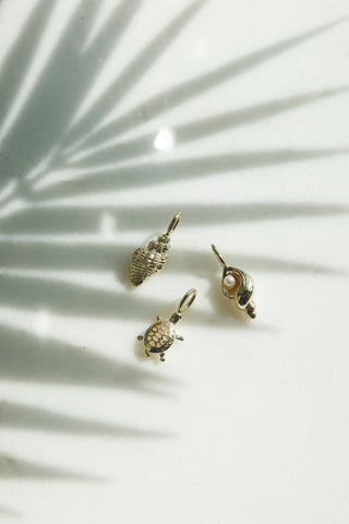 The Sis Kiss - Bermuda Conch Shell Charm 