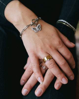 The Sis Kiss - Keepsake Chain Bracelet | Charm Bracelet Gold