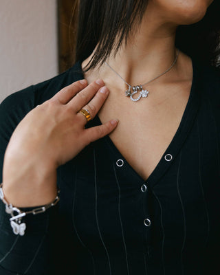 The Sis Kiss - Lucky Horseshoe Charm: Gold / Turquoise