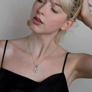 The Sis Kiss - Be a Queen Charm