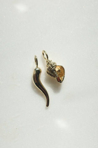 The Sis Kiss - Bermuda Conch Shell Charm 