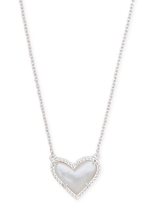 Ari Heart Short Pendant Necklace