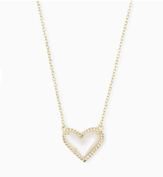 Ari Heart Short Pendant Necklace
